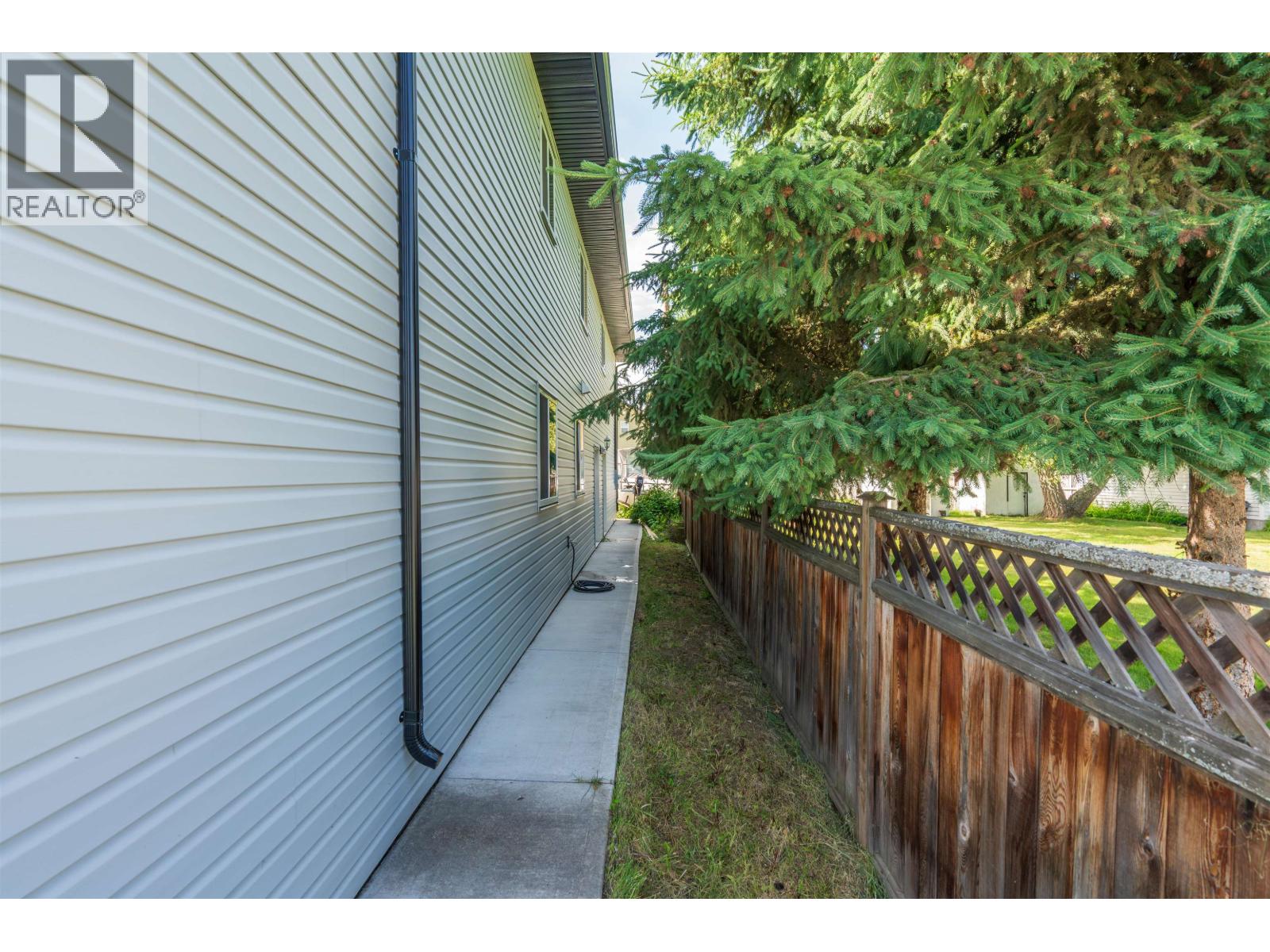 705 BURDEN STREET - 5