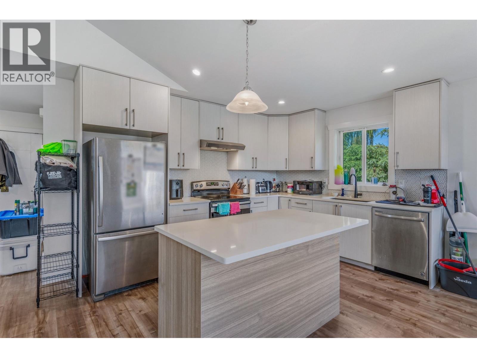 705 BURDEN STREET - 10