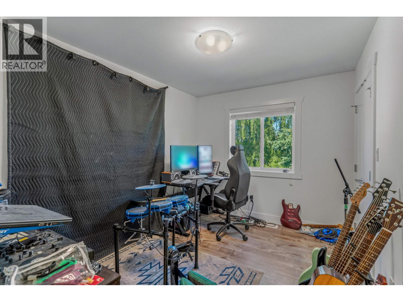705 BURDEN STREET - 17