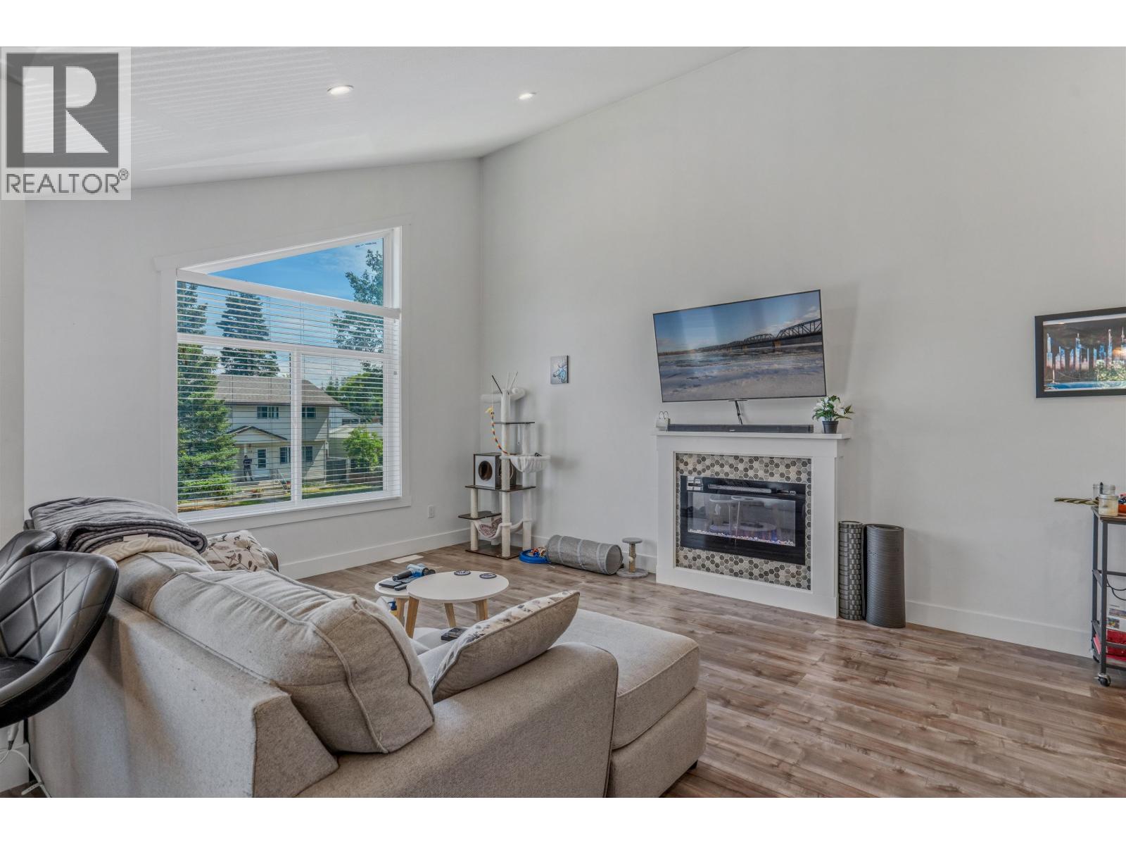 705 BURDEN STREET - 12