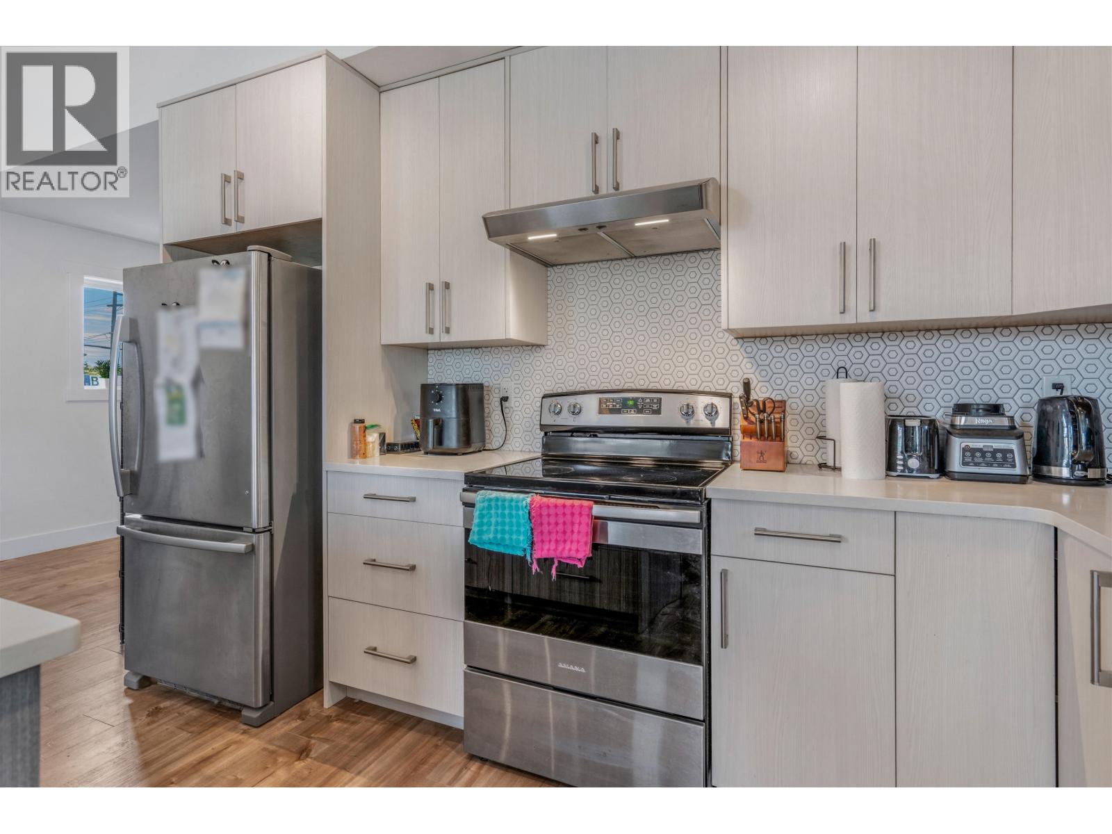 705 BURDEN STREET - 11
