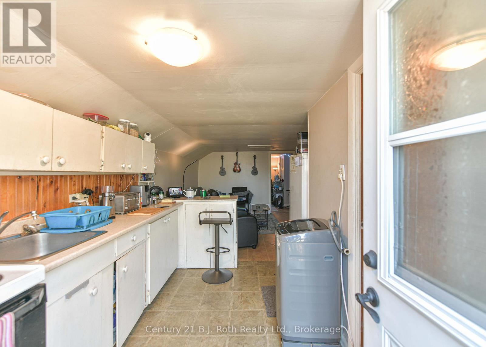 76 MCKENZIE STREET - 29