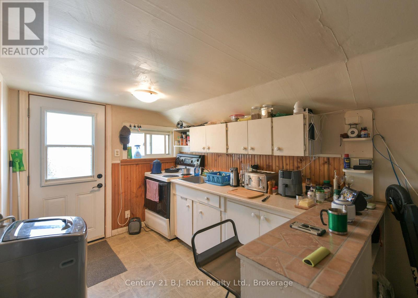 76 MCKENZIE STREET - 30