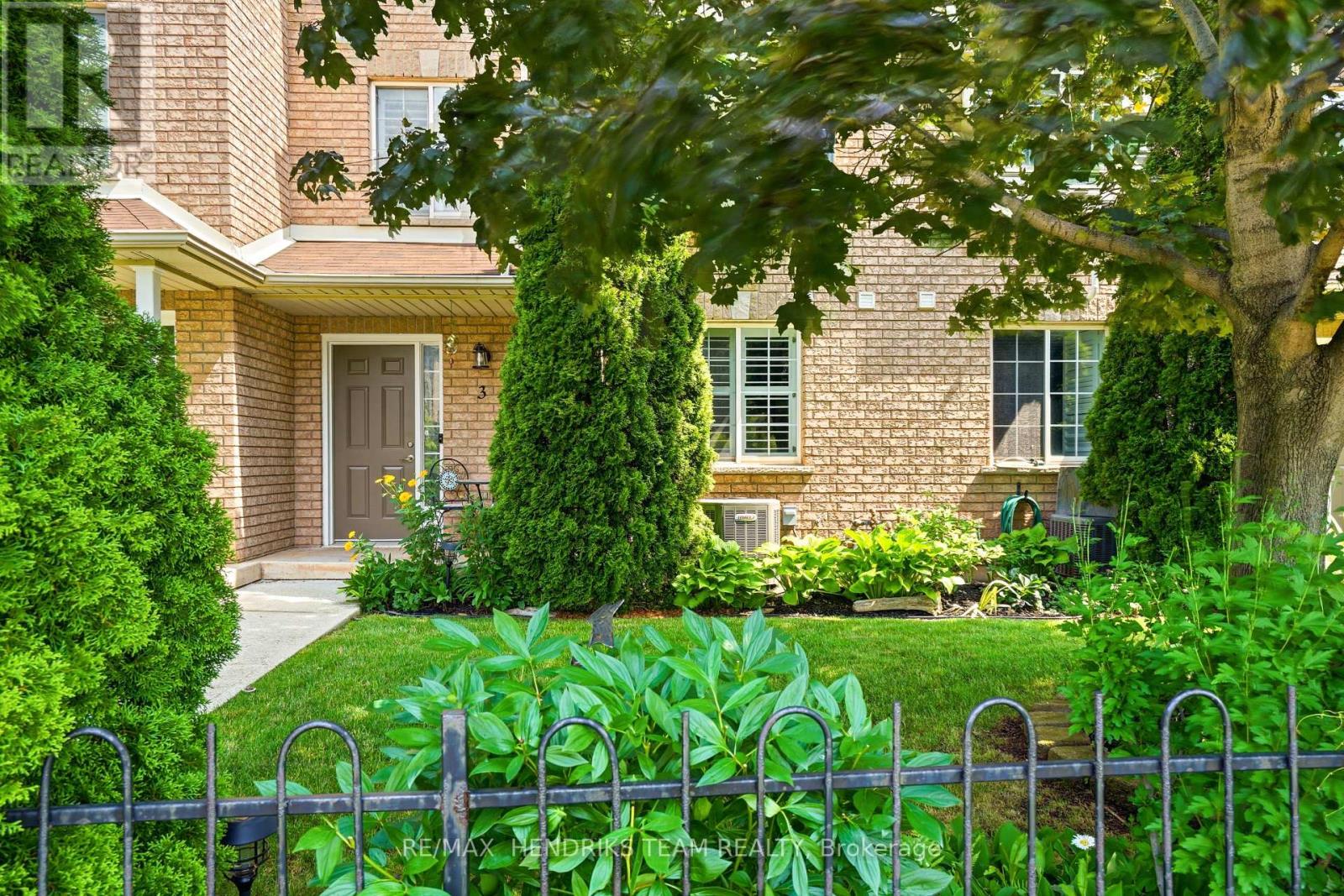 #3 176 LIVINGSTON AVENUE - 32