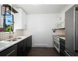 10 230 W 14th Street, North Vancouver, BC V7M1P3 Photo 9