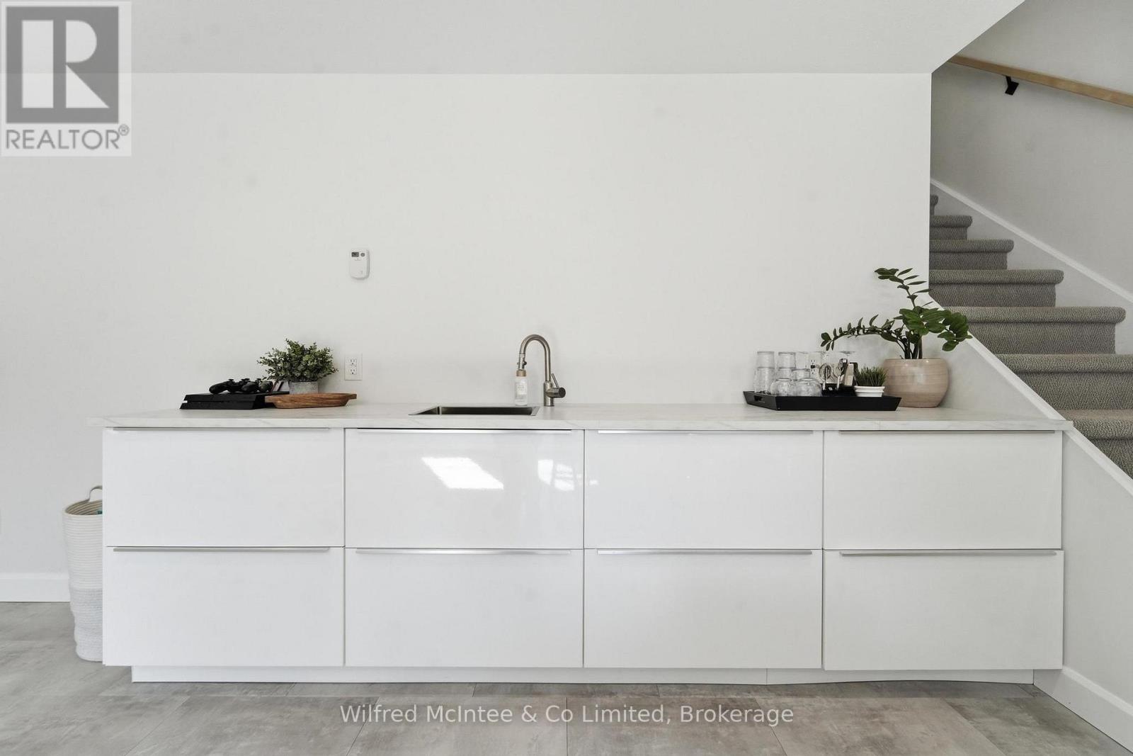 206 THOMAS STREET - 27