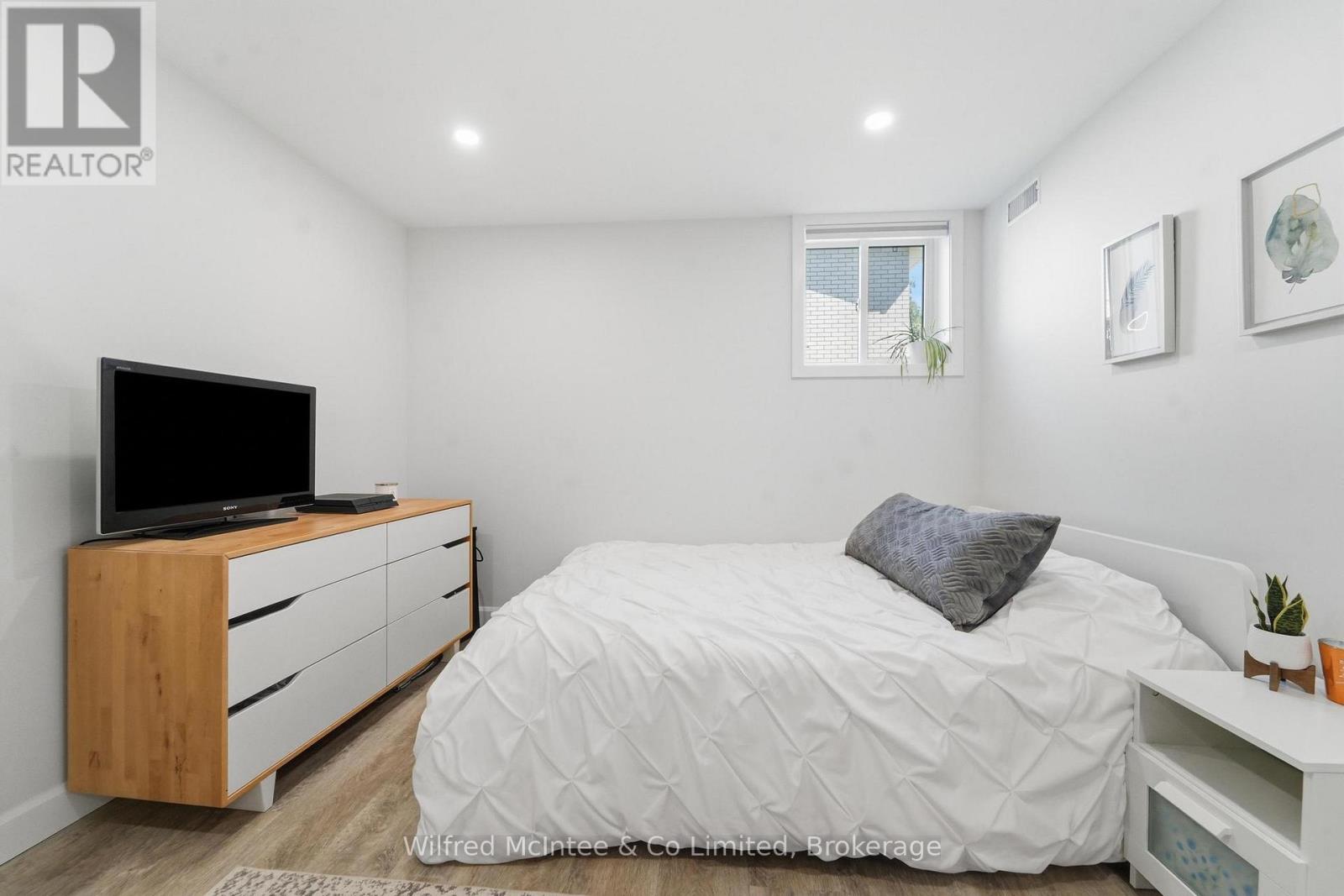 206 THOMAS STREET - 40