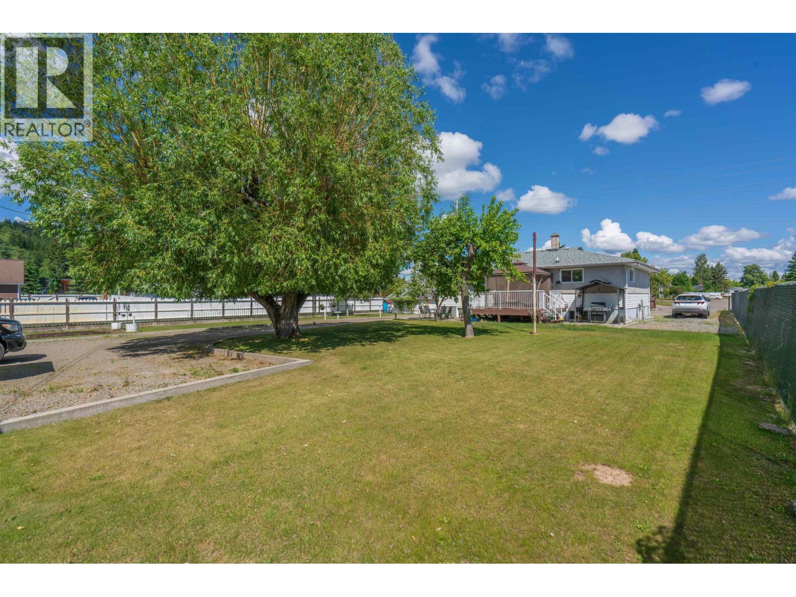 Photo 15 of 38 — 2923 FERRY AVENUE · Prince George, BC