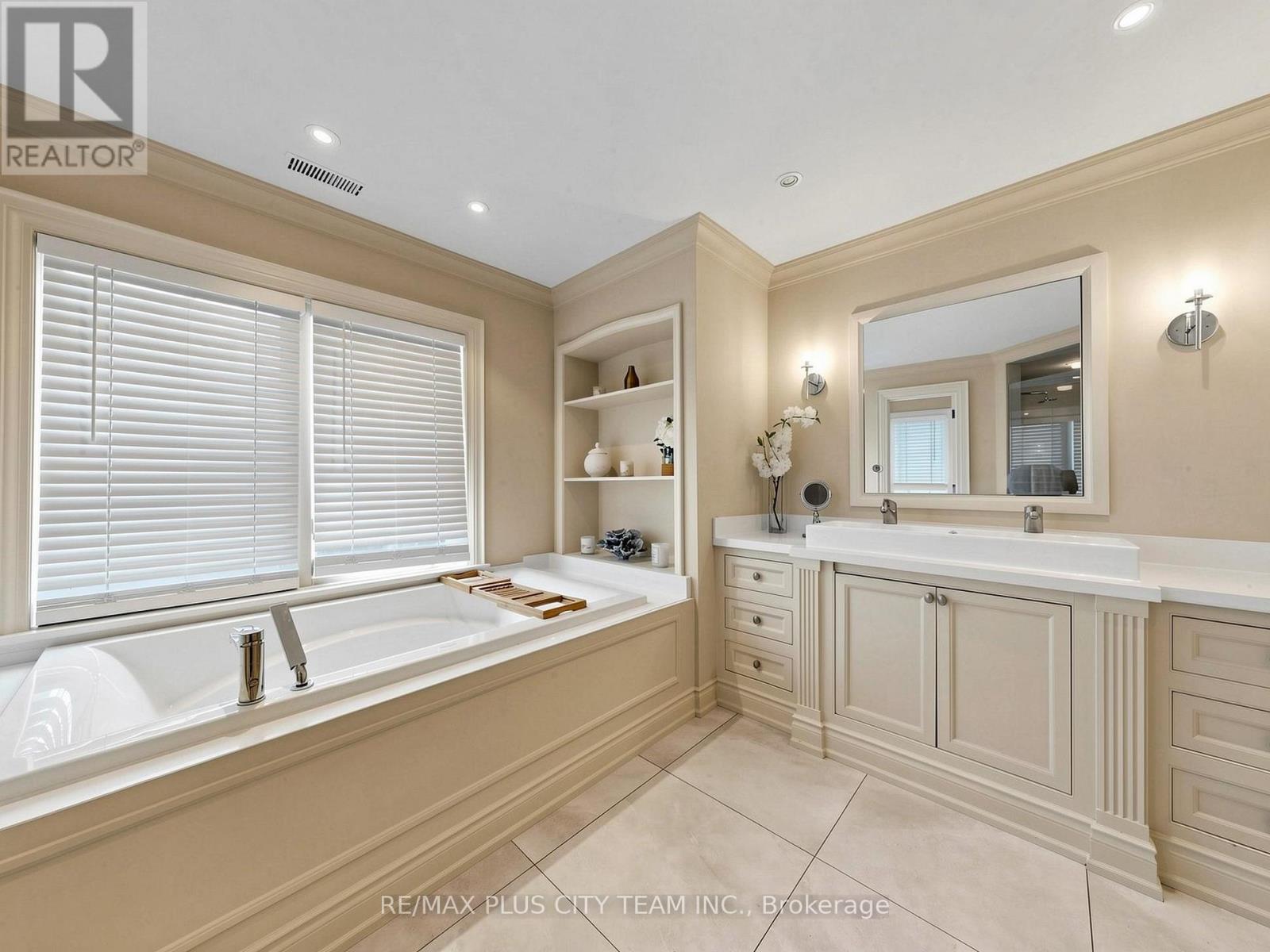 208 CARMICHAEL AVENUE - Image 24