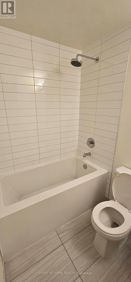 #632 460 ADELAIDE STREET - 11