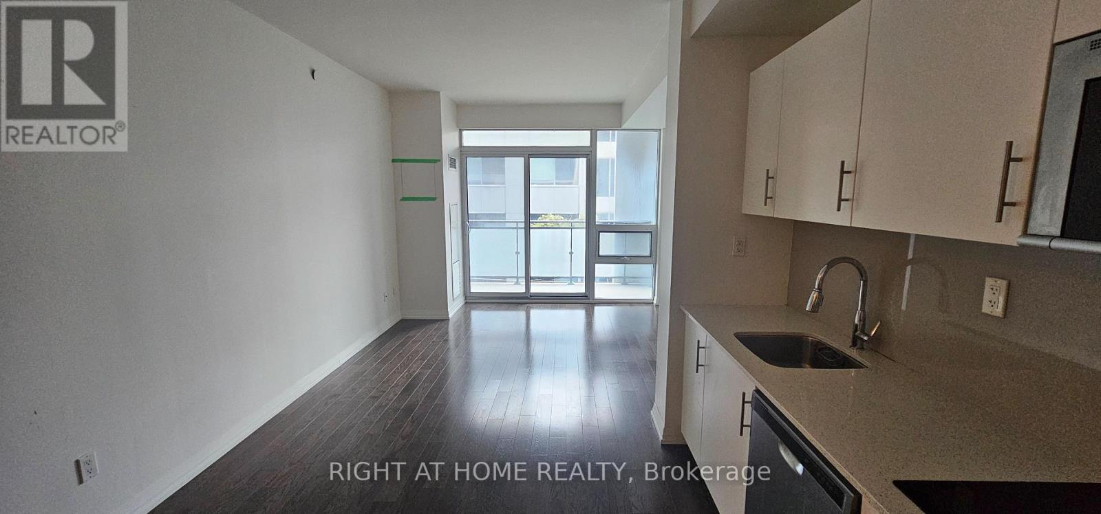 #632 460 ADELAIDE STREET - 3
