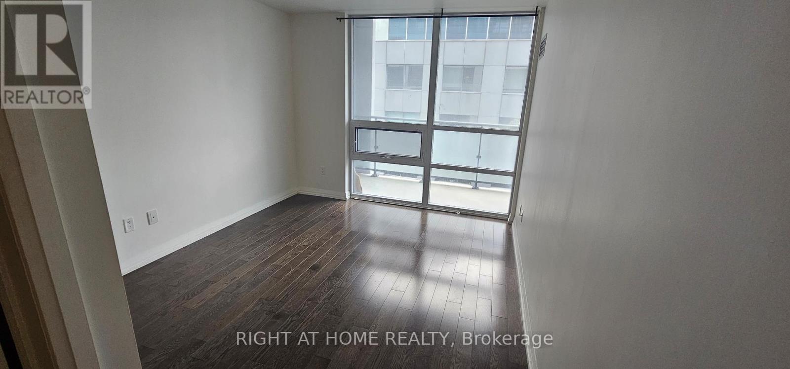 #632 460 ADELAIDE STREET - 8