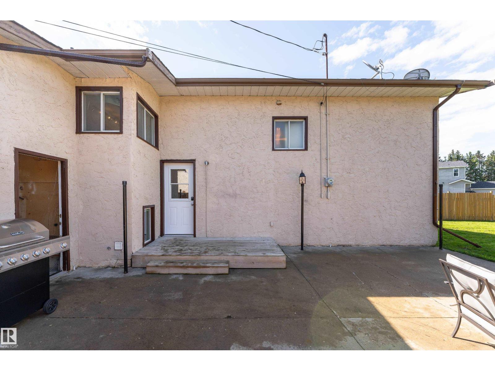 5020 51 ST - 46