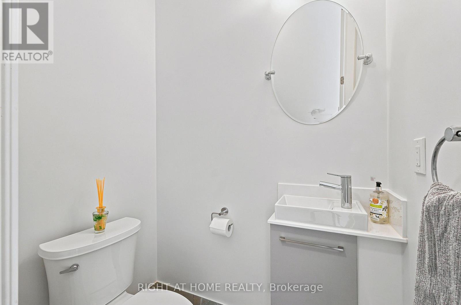 #907 2 STECKLEY HOUSE LANE - 19