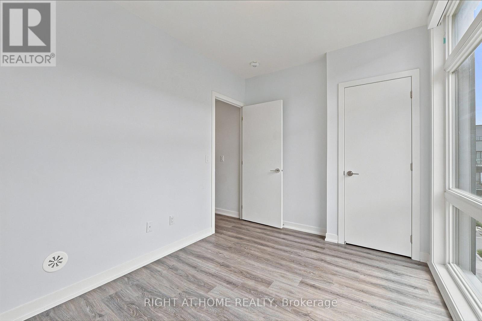 #907 2 STECKLEY HOUSE LANE - 29