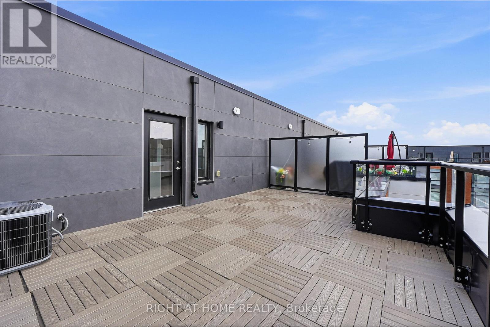 #907 2 STECKLEY HOUSE LANE - 35