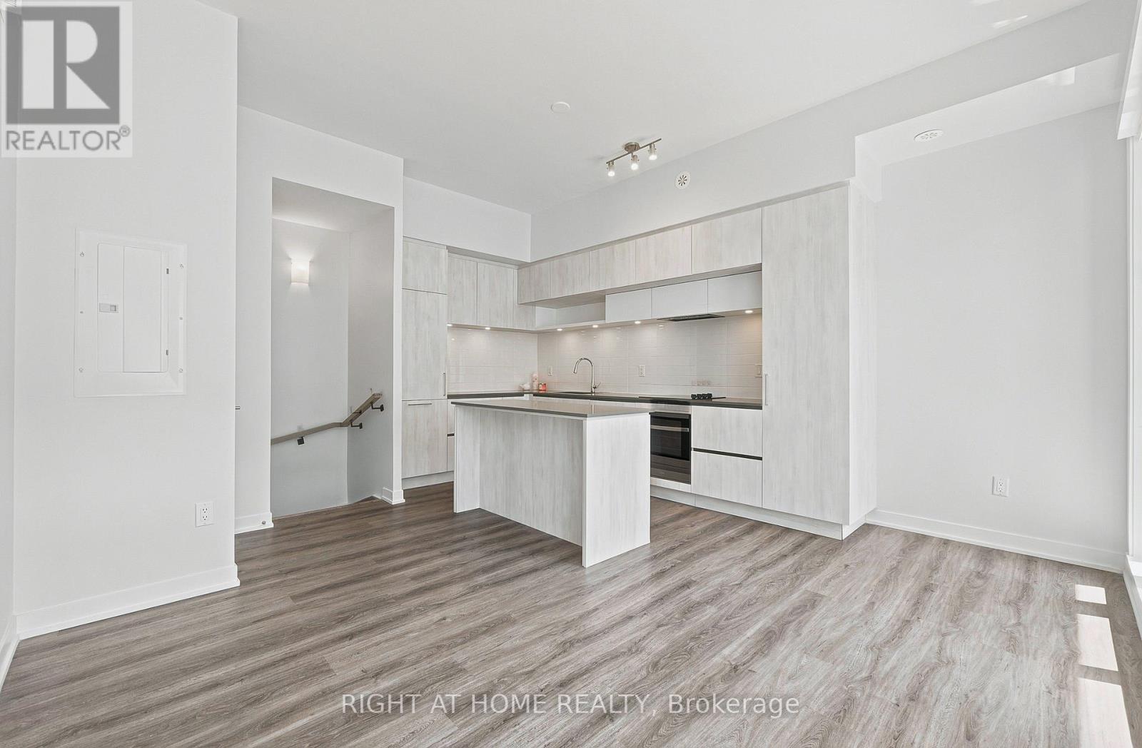 #907 2 STECKLEY HOUSE LANE - 4