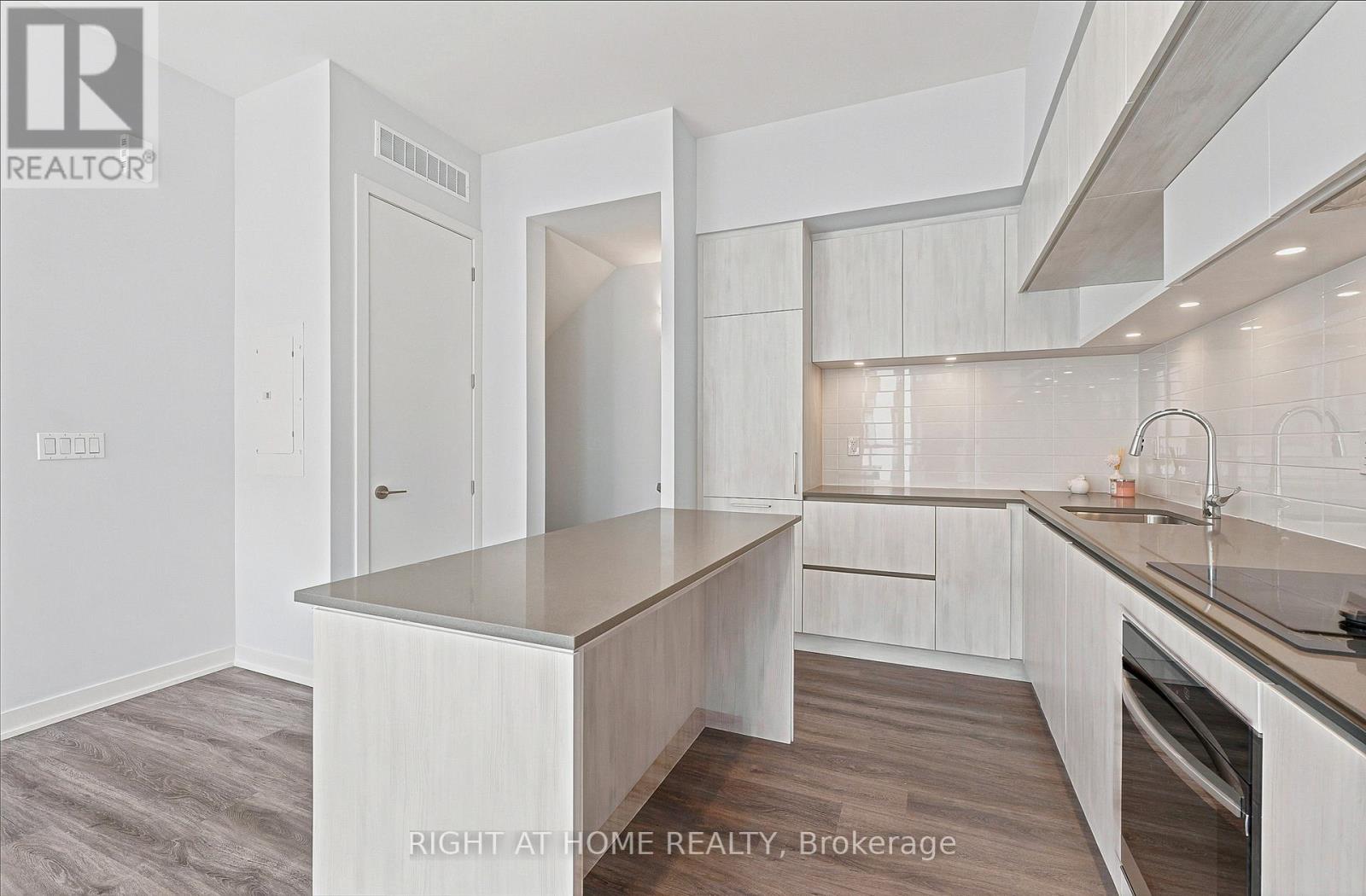 #907 2 STECKLEY HOUSE LANE - 8