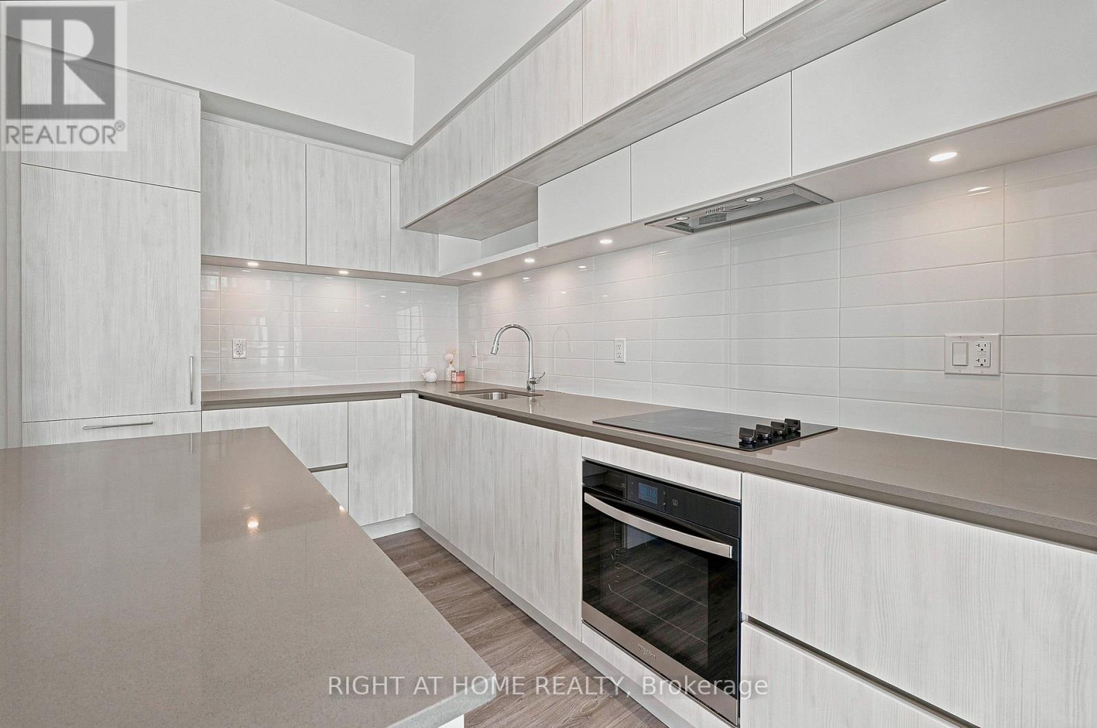 #907 2 STECKLEY HOUSE LANE - 9