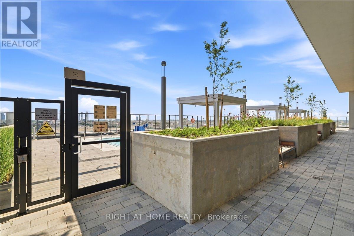 #910 8960 JANE STREET - Image 33