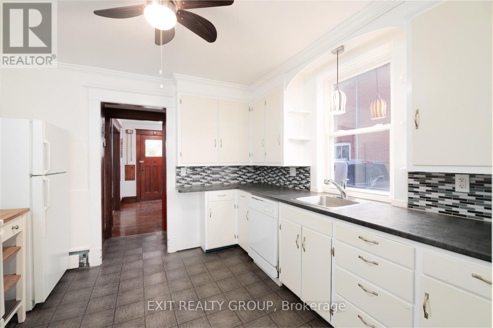 92 BYRON STREET - 10