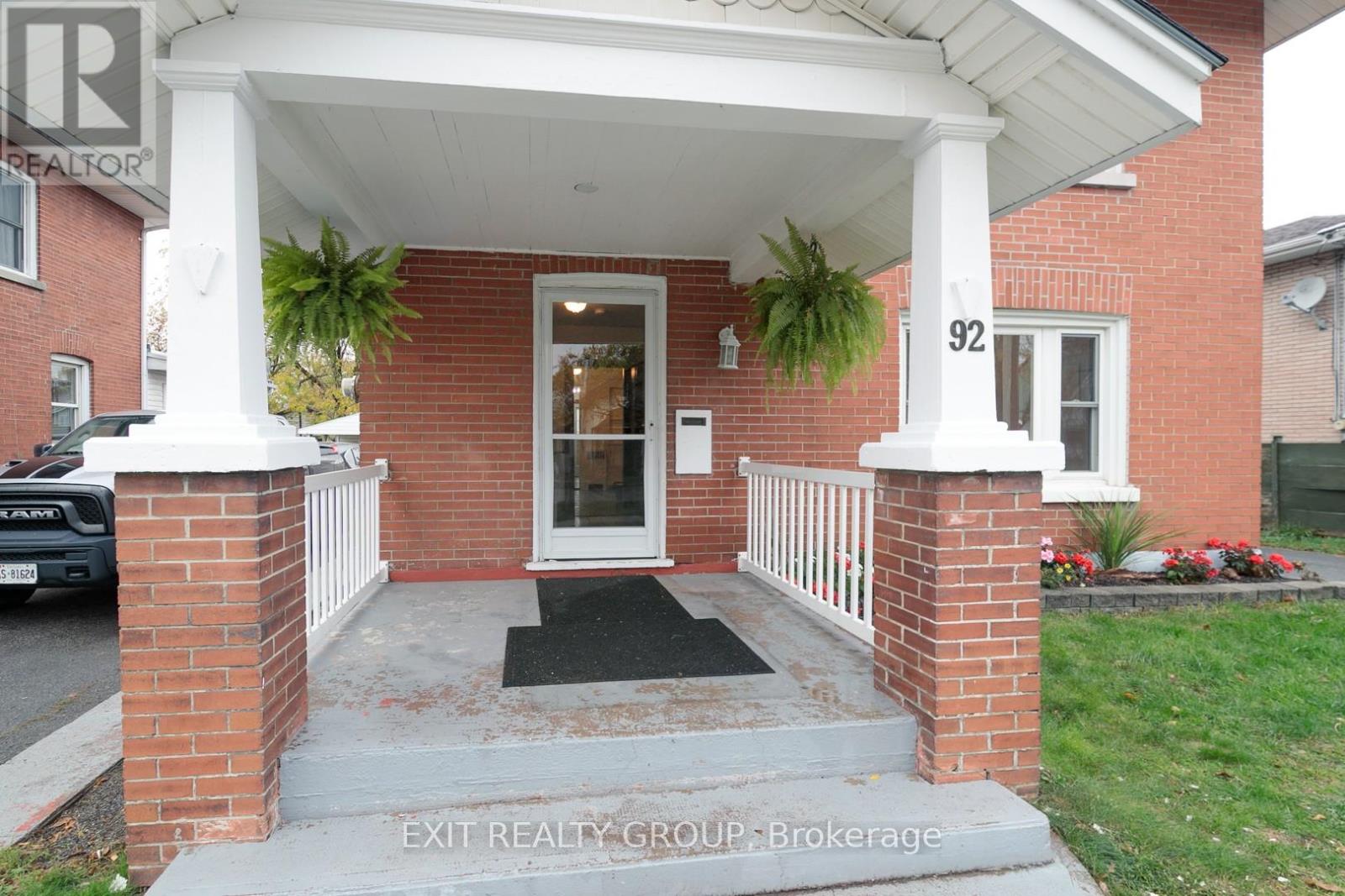 92 BYRON STREET - 3