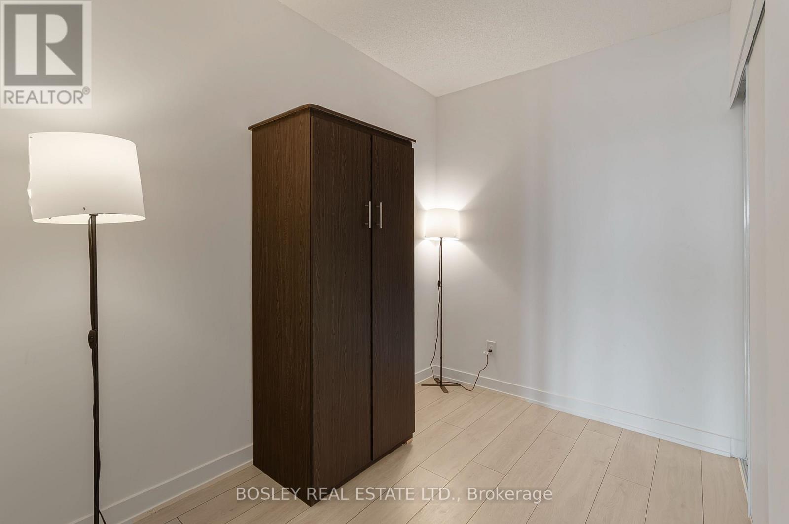 #B 315 3200 DAKOTA COMMON - 15