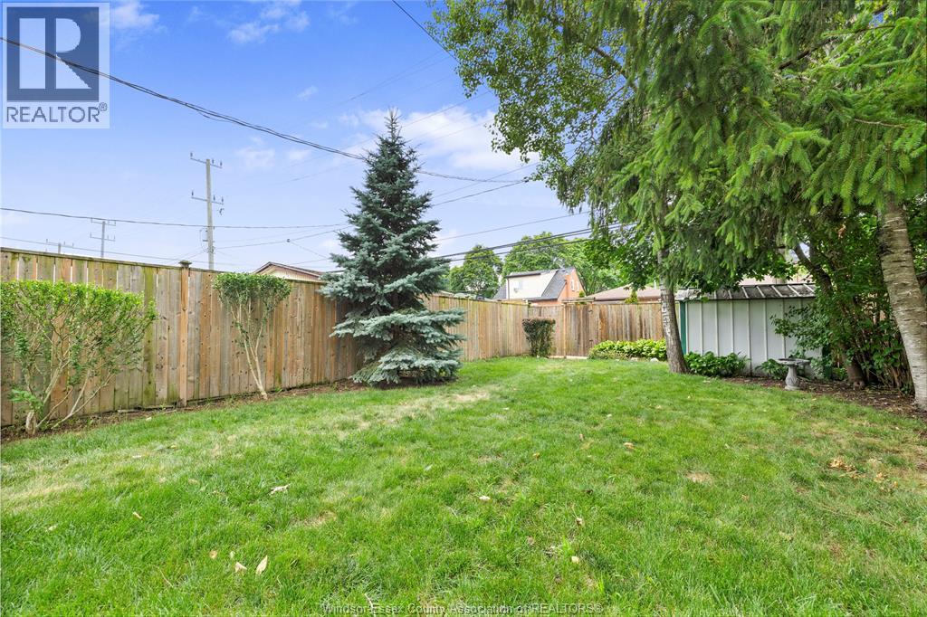 947 BRUCE AVENUE - 35