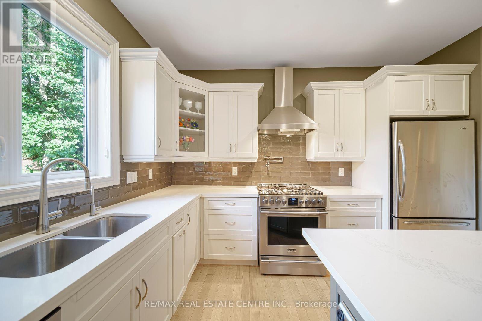112 DIRKSEN COURT - 10