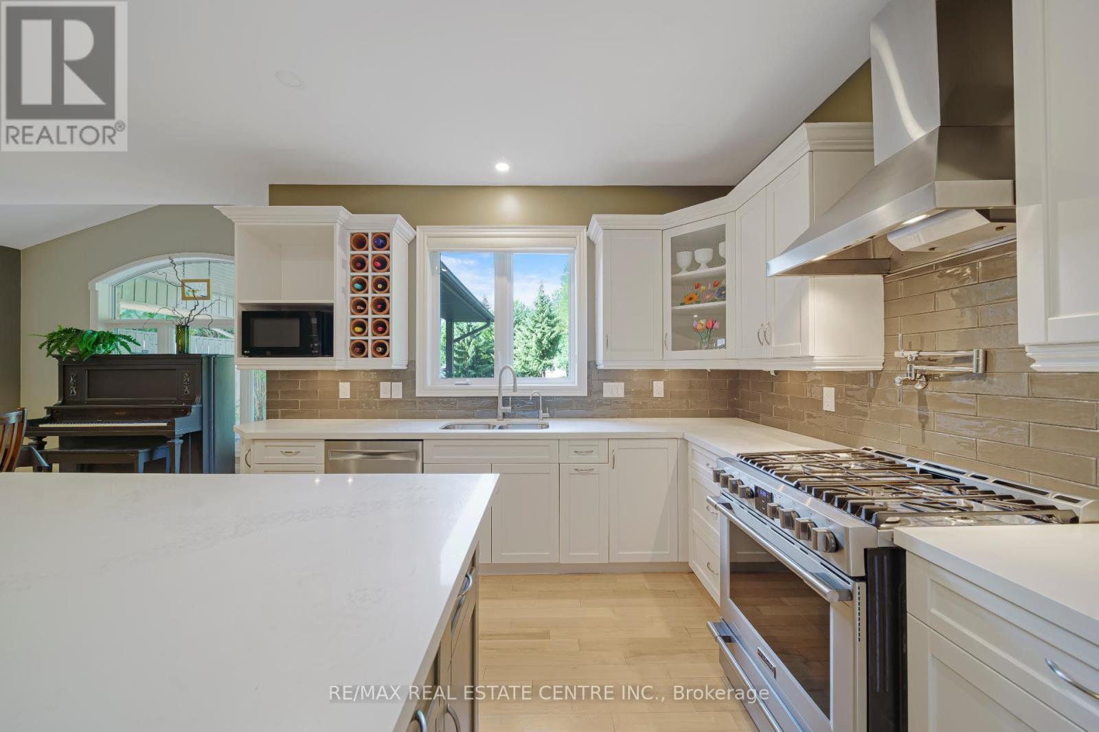 112 DIRKSEN COURT - 11