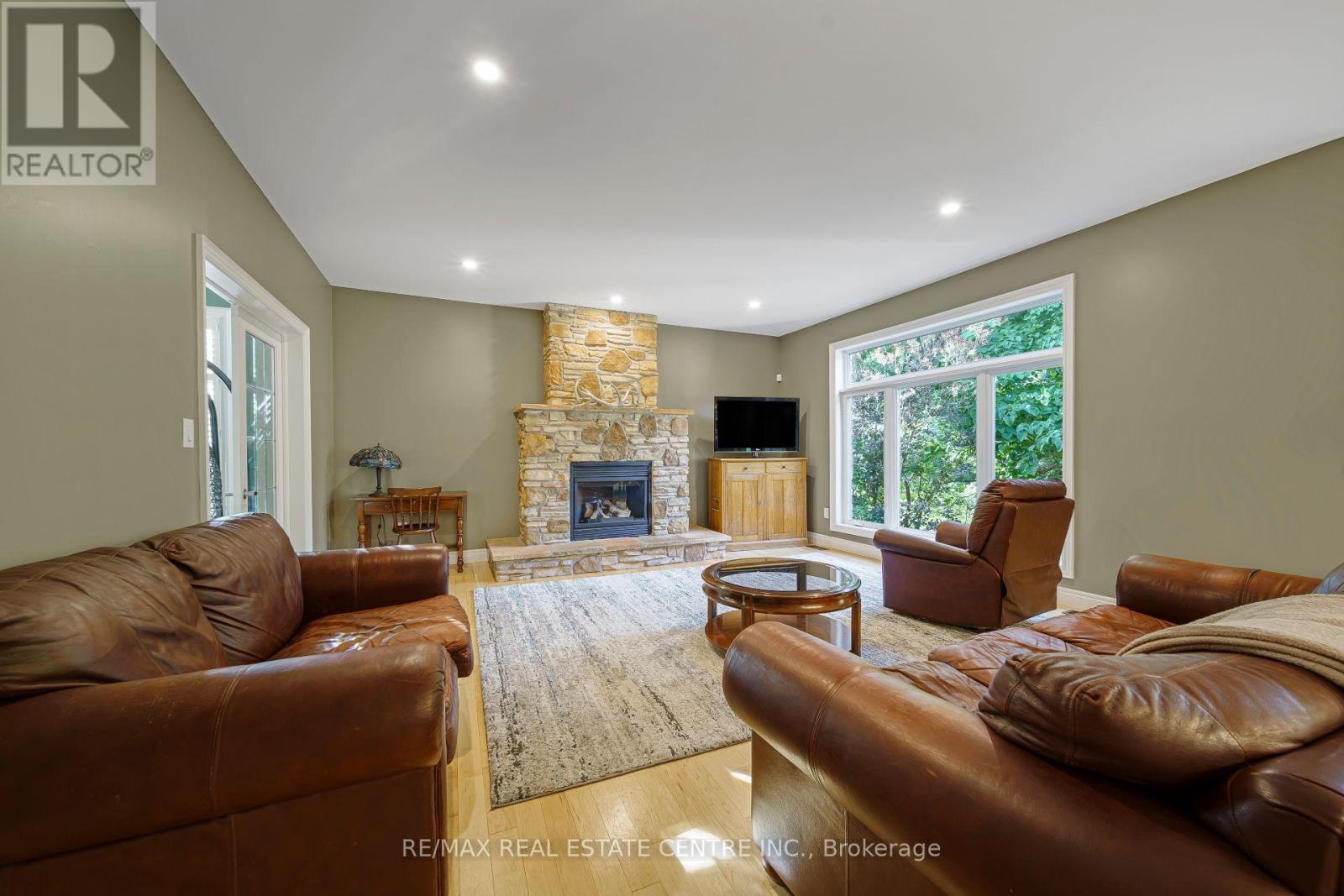 112 DIRKSEN COURT - 15
