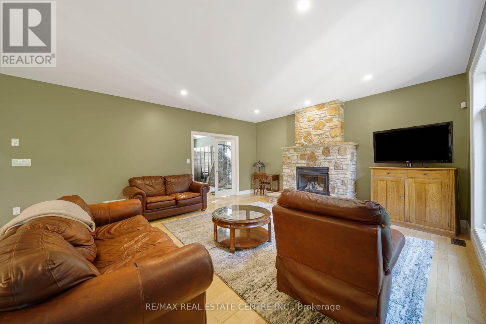112 DIRKSEN COURT - 16