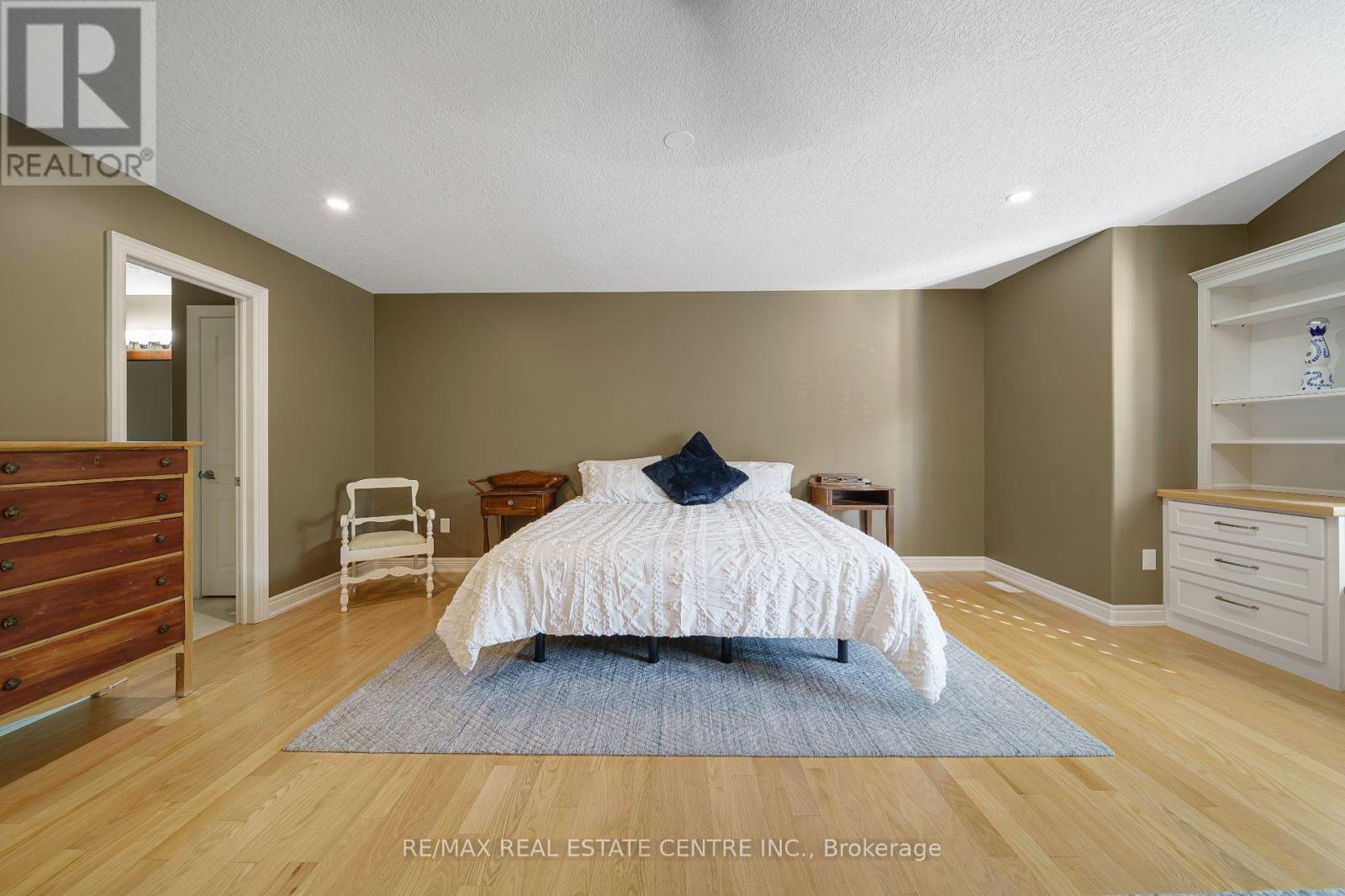 112 DIRKSEN COURT - 23