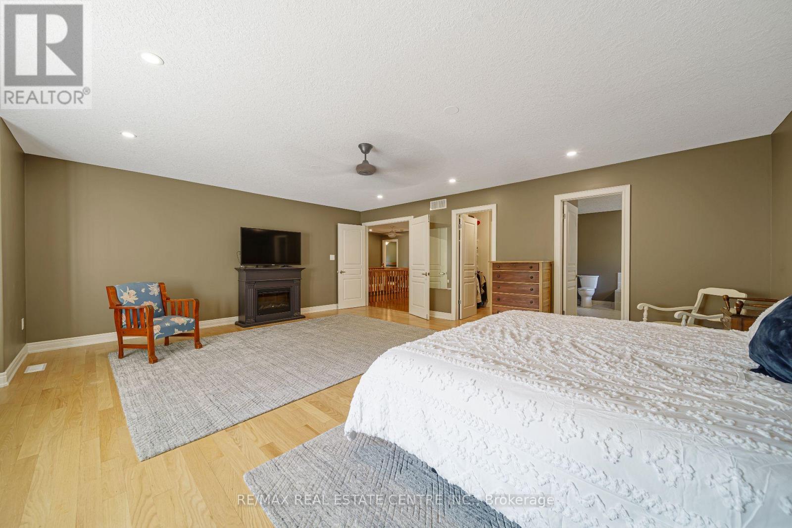 112 DIRKSEN COURT - 24