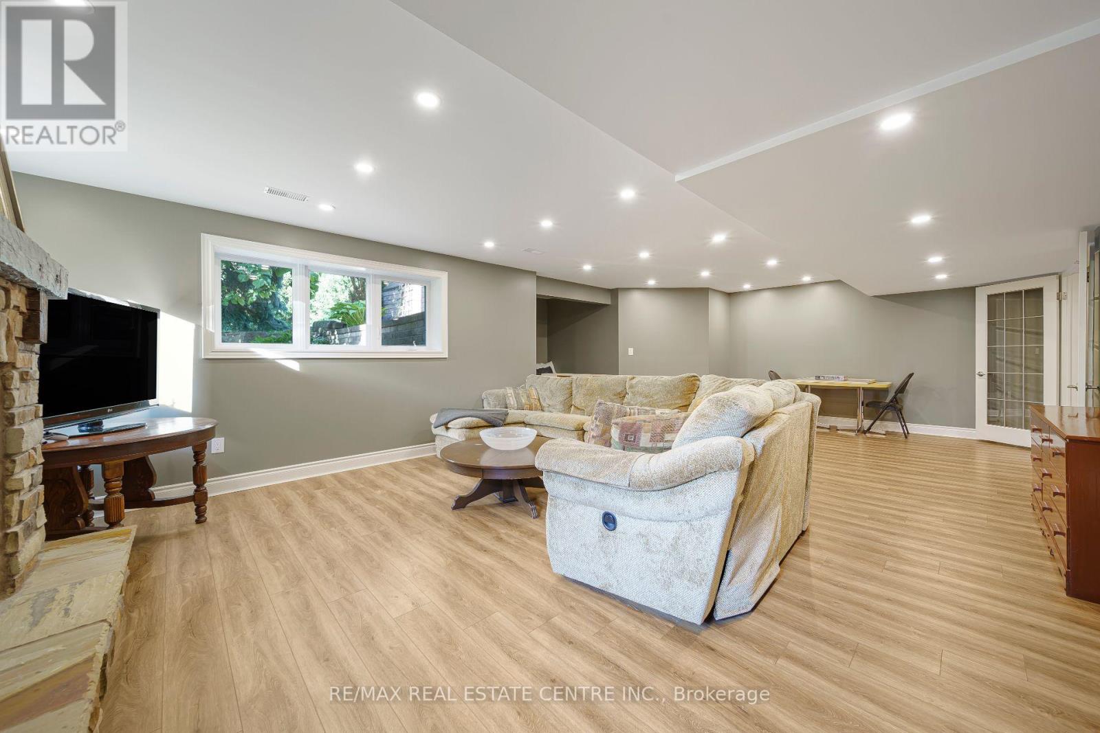 112 DIRKSEN COURT - 35