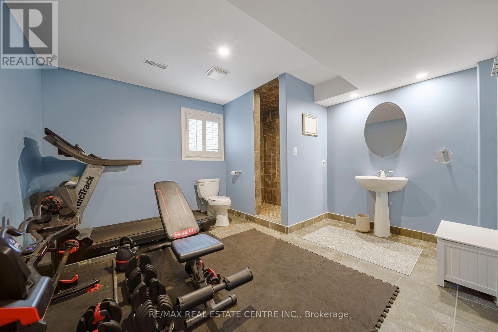 112 DIRKSEN COURT - 37