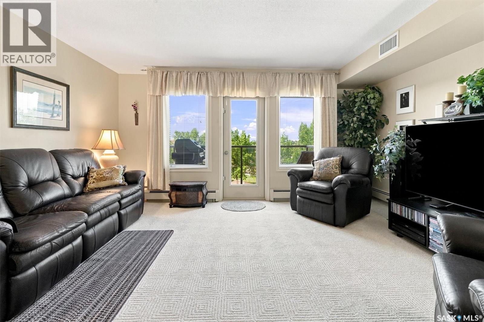 #411 1622 Acadia DRIVE - 3