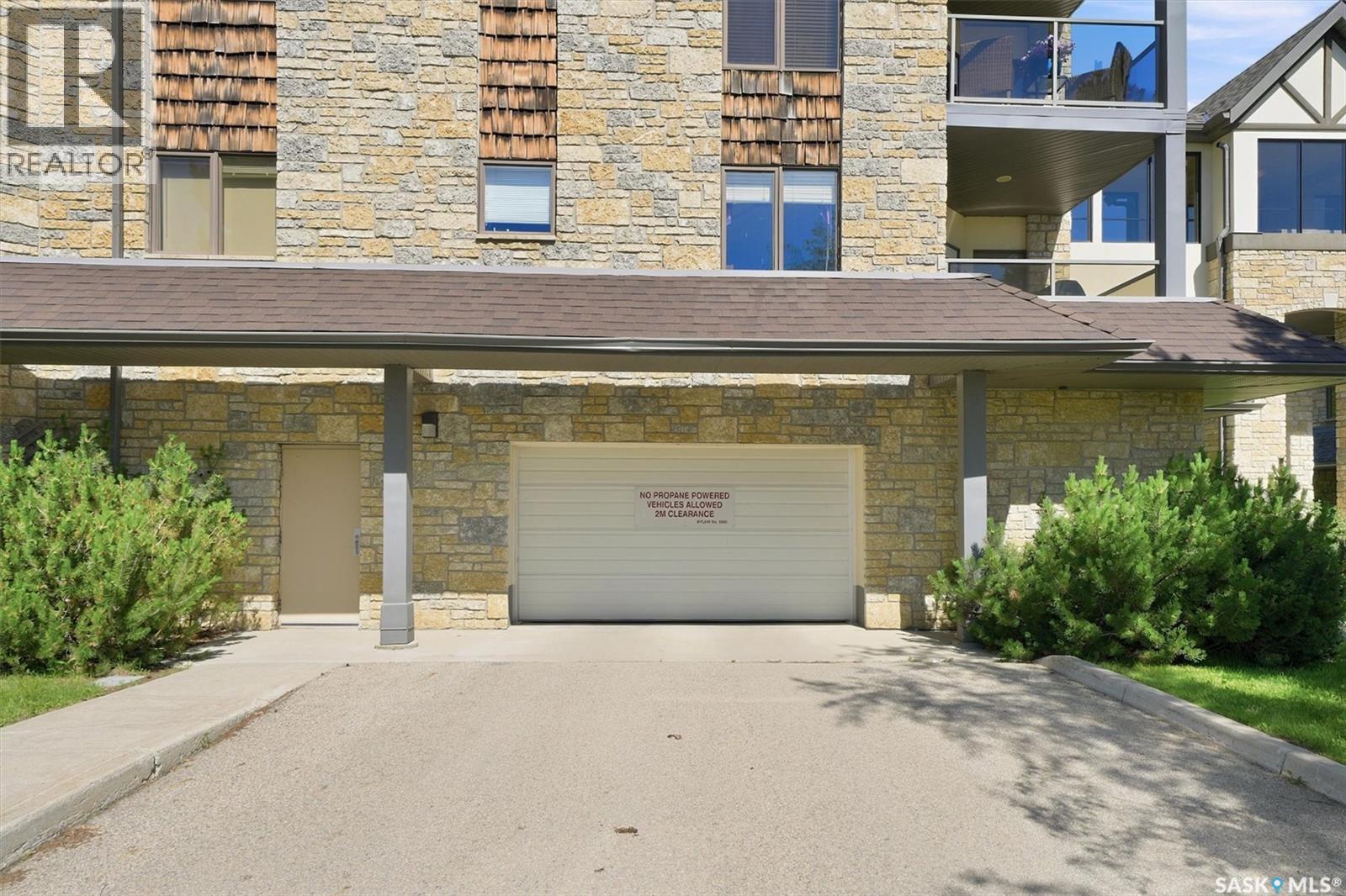 #411 1622 Acadia DRIVE - 34