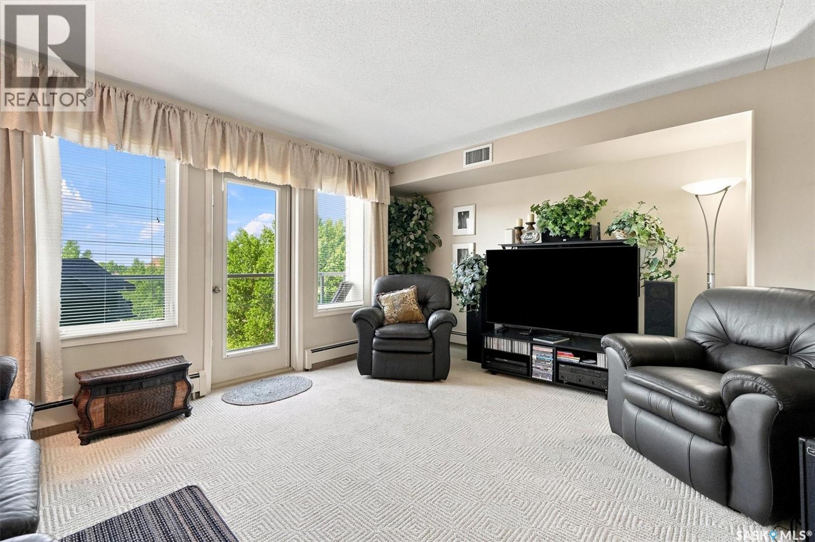 #411 1622 Acadia DRIVE - 4
