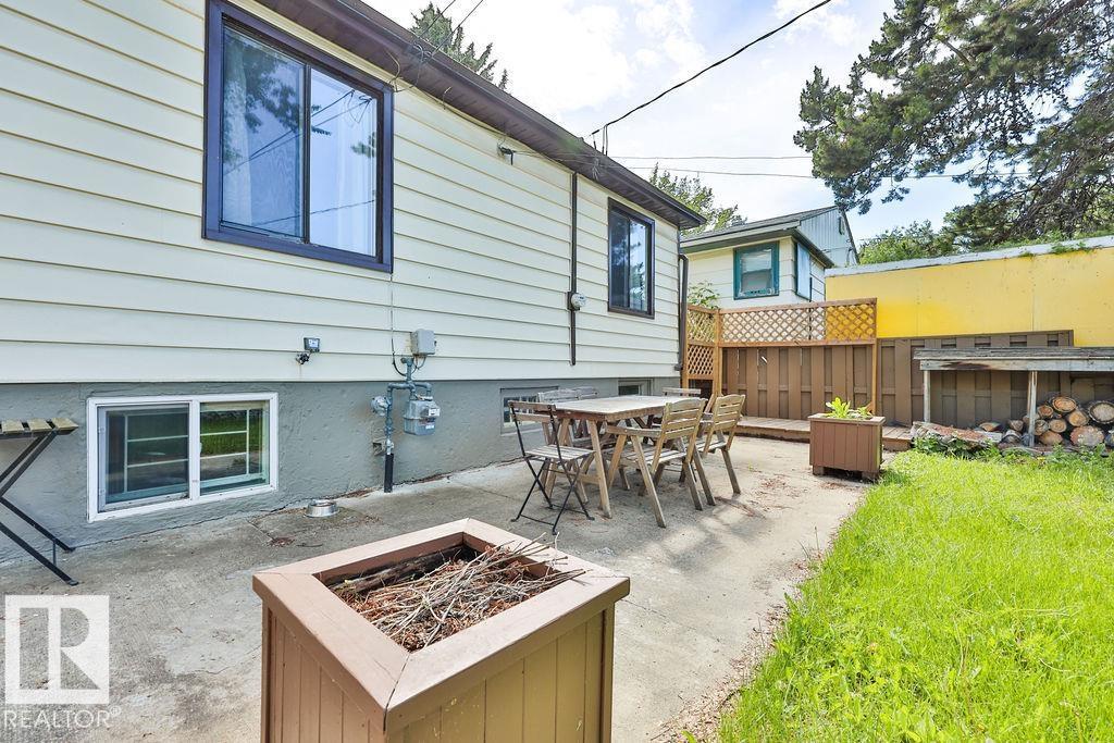 8318 80 AV NW - 21