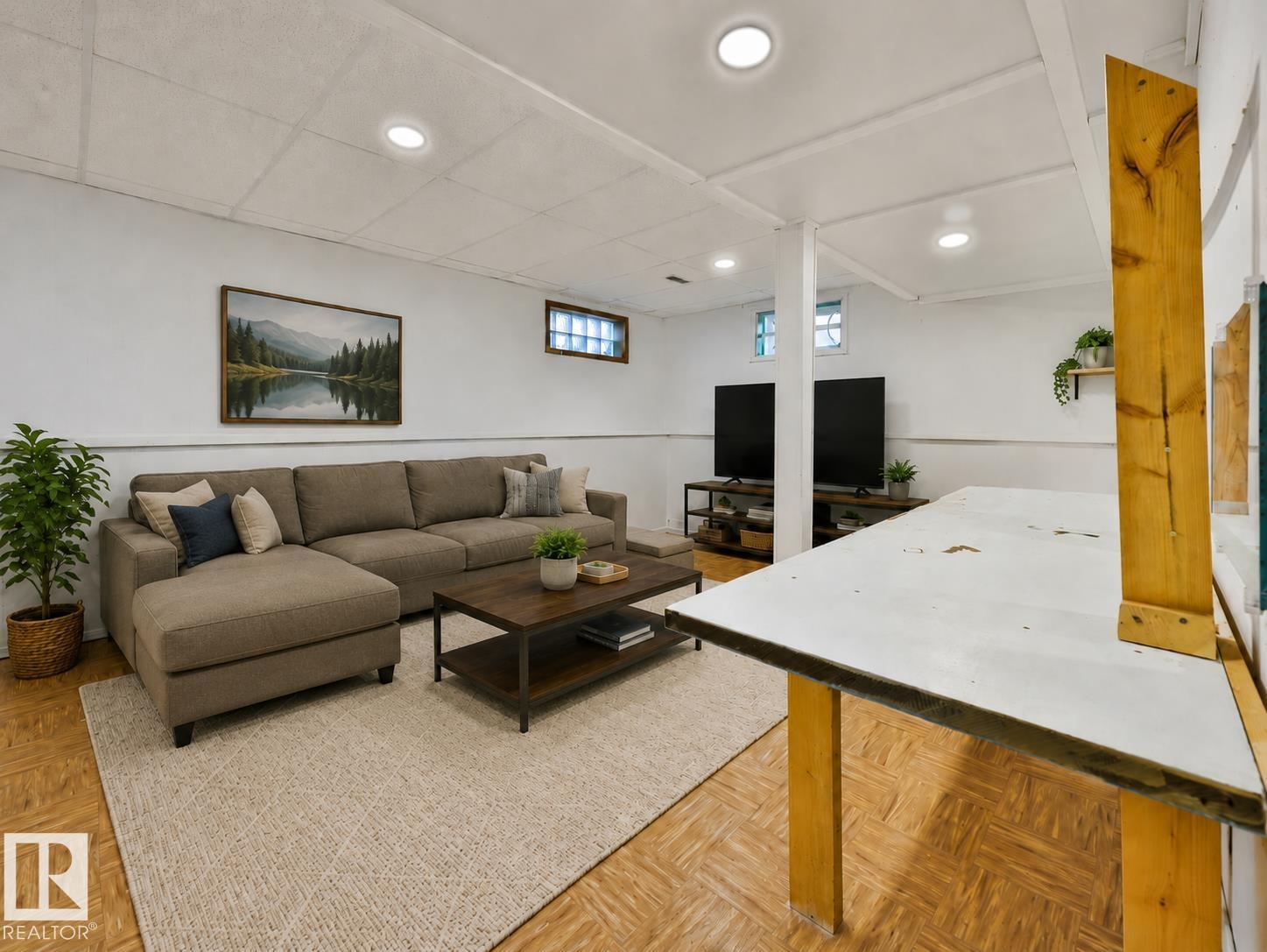 8318 80 AV NW - 17