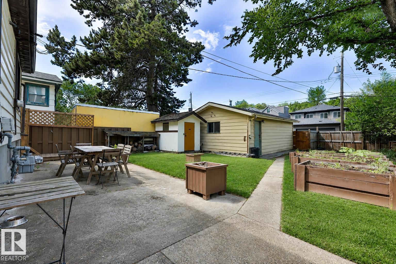 8318 80 AV NW - 19