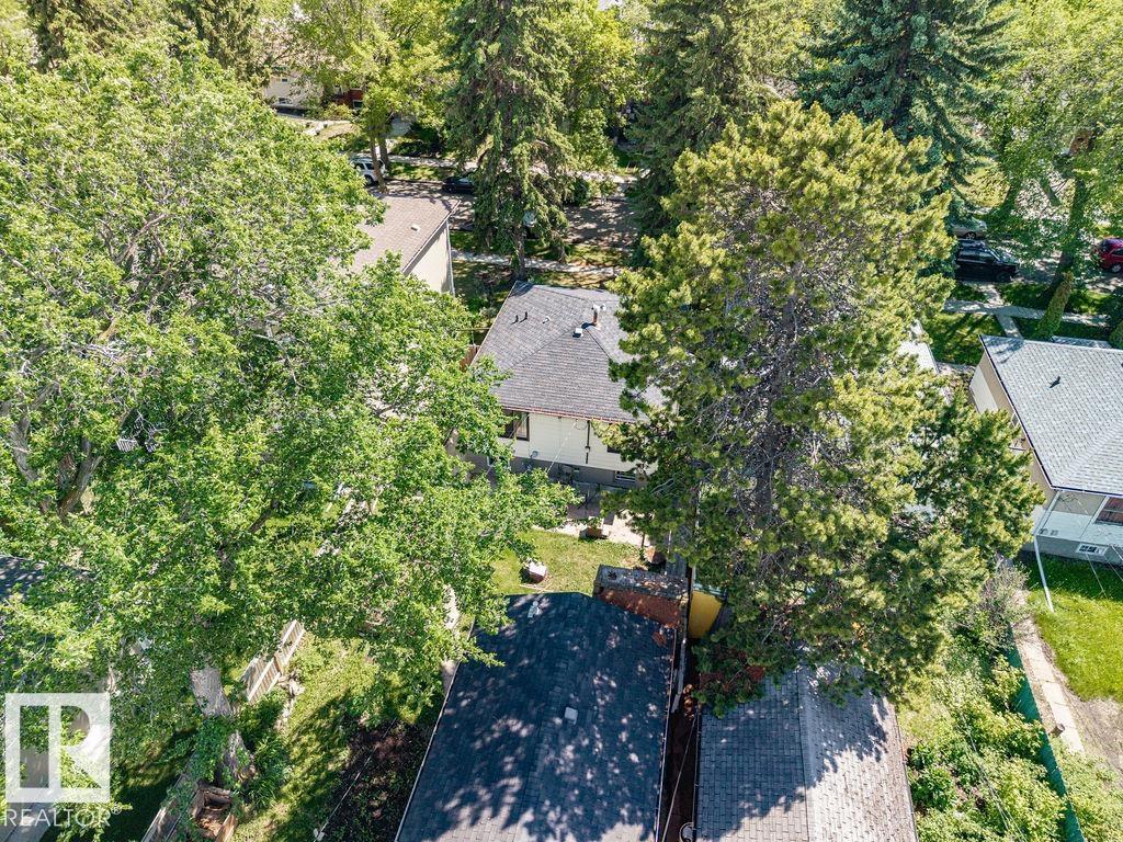 8318 80 AV NW - 30