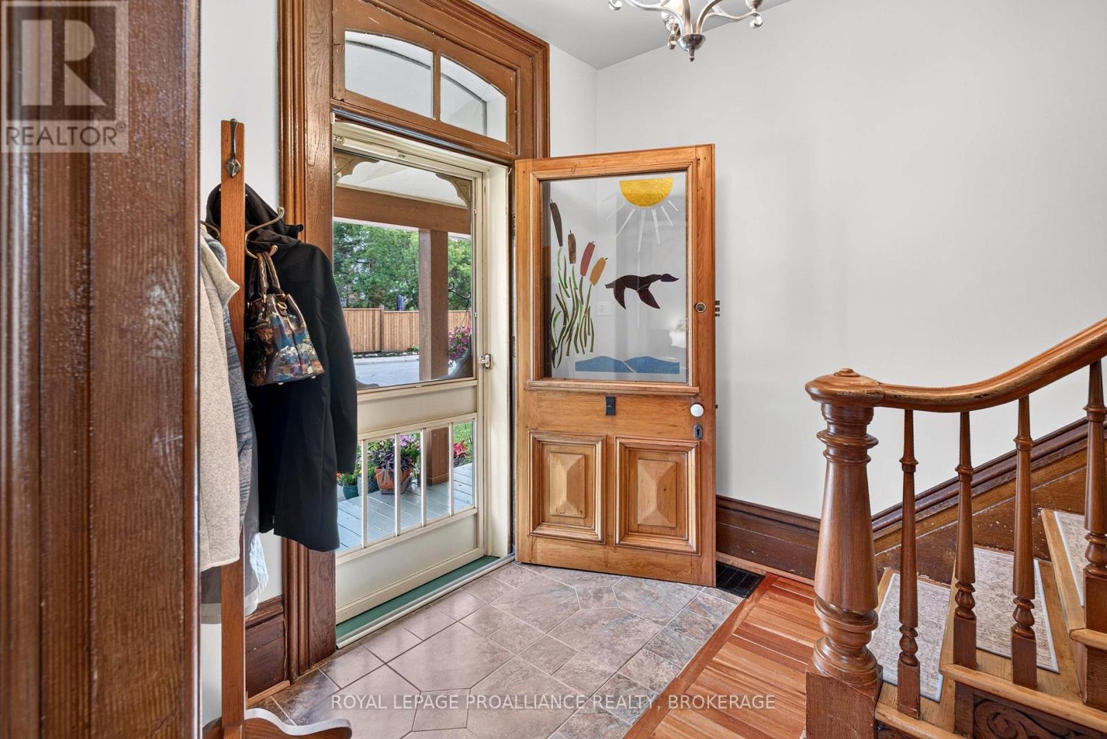 15 RIDEAU STREET - 17