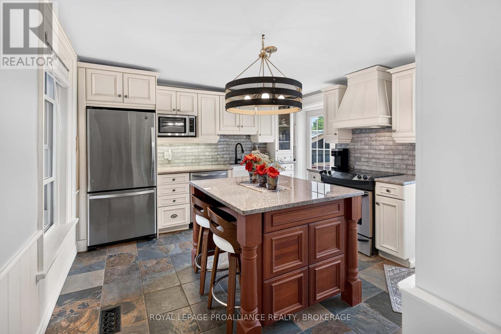 15 RIDEAU STREET - 28