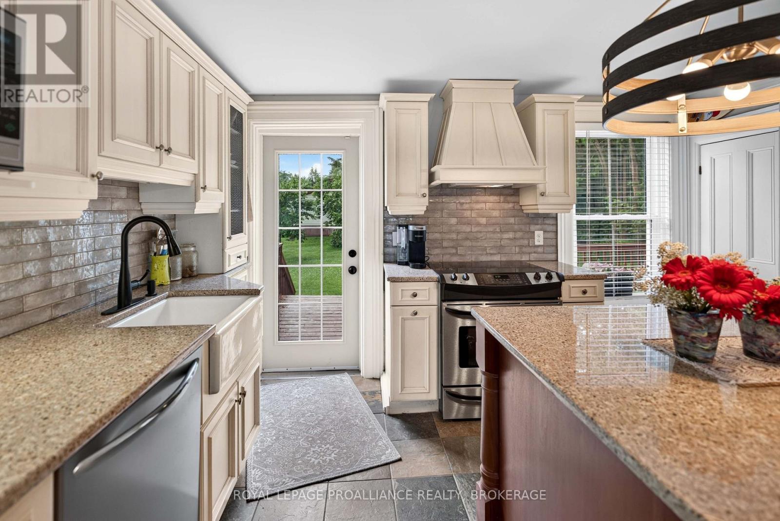 15 RIDEAU STREET - 29