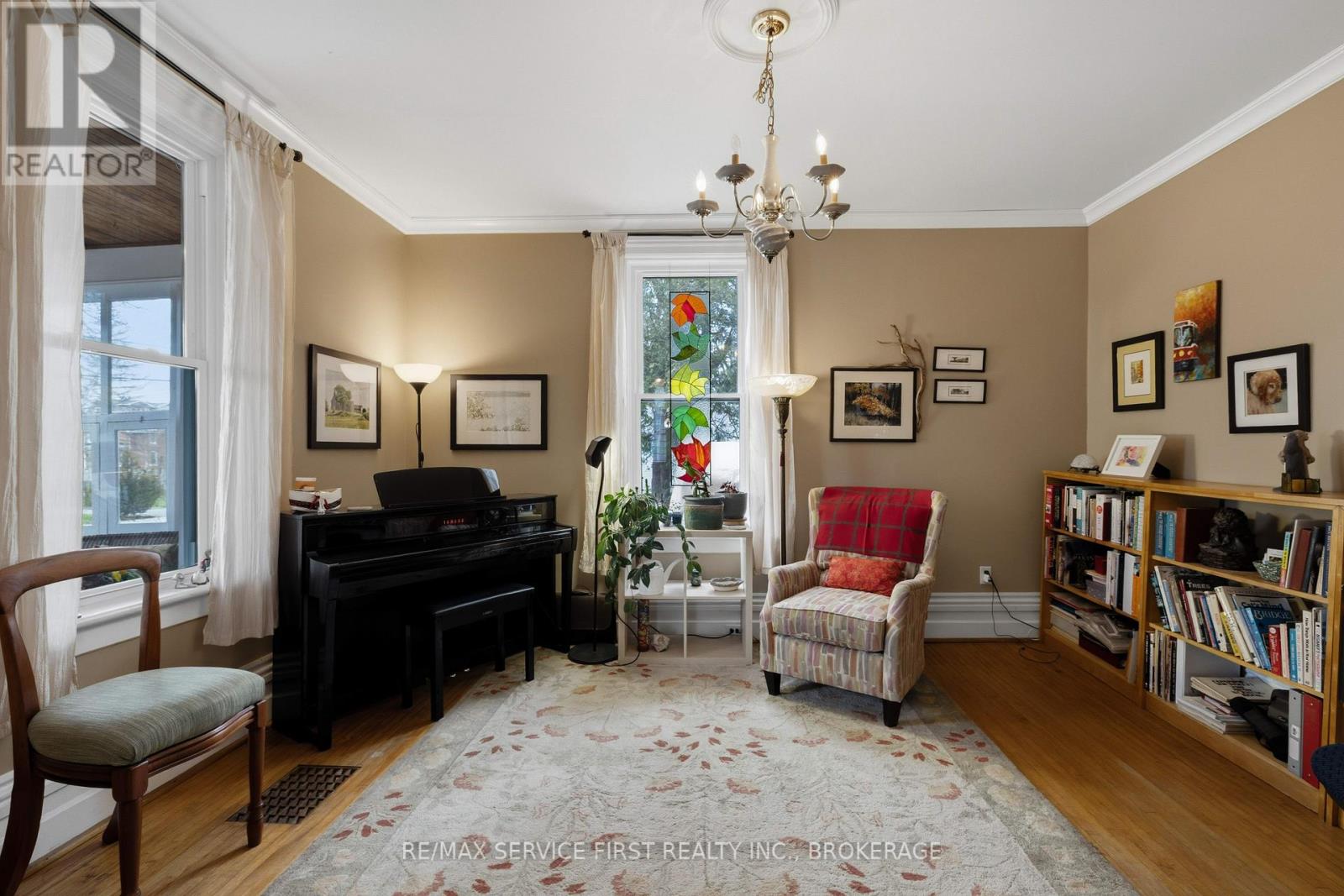 15 GRAHAM STREET E - 11