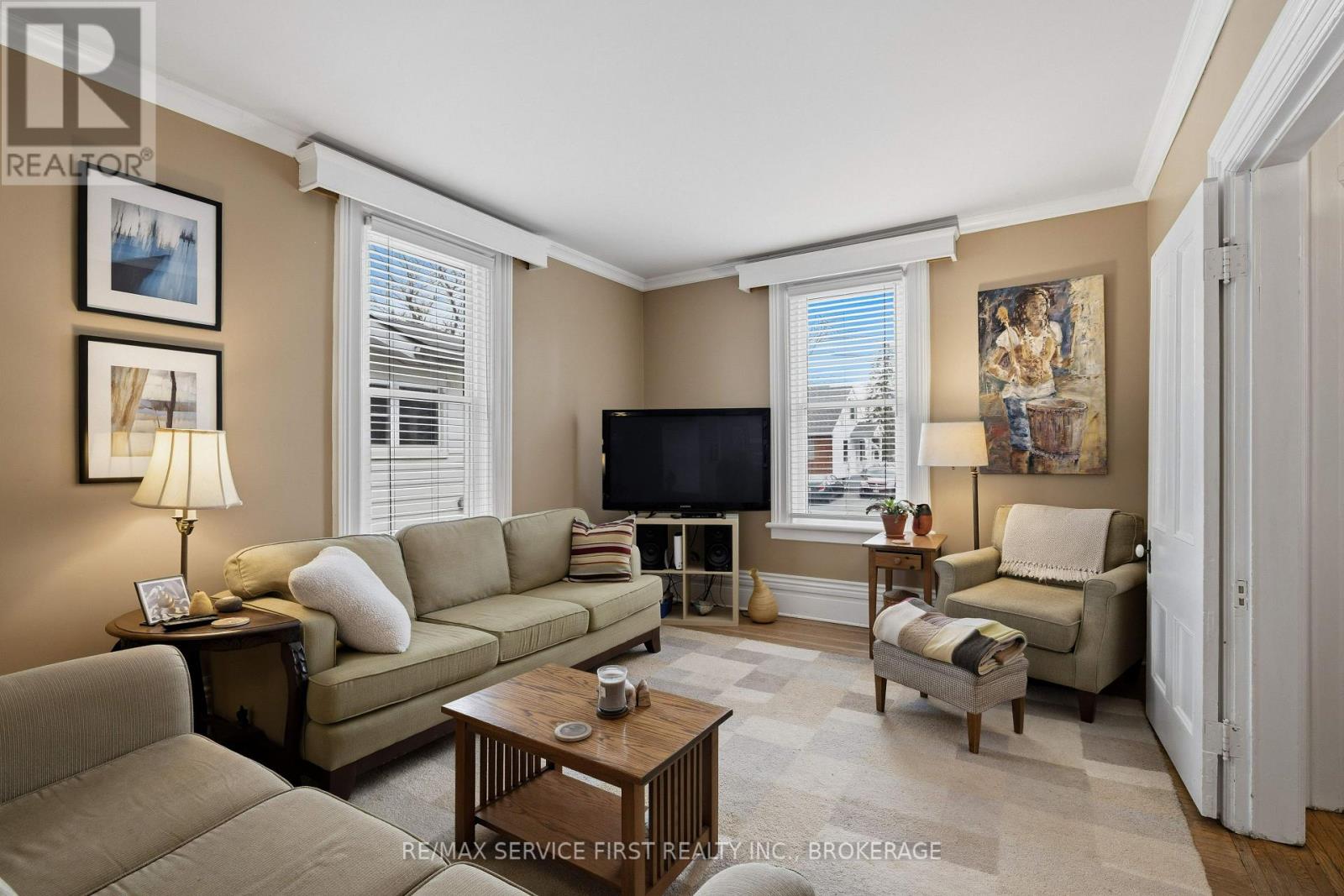 15 GRAHAM STREET E - 13