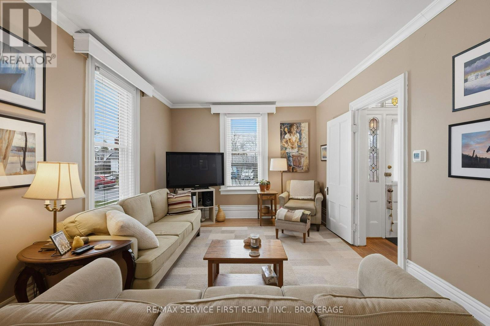 15 GRAHAM STREET E - 14