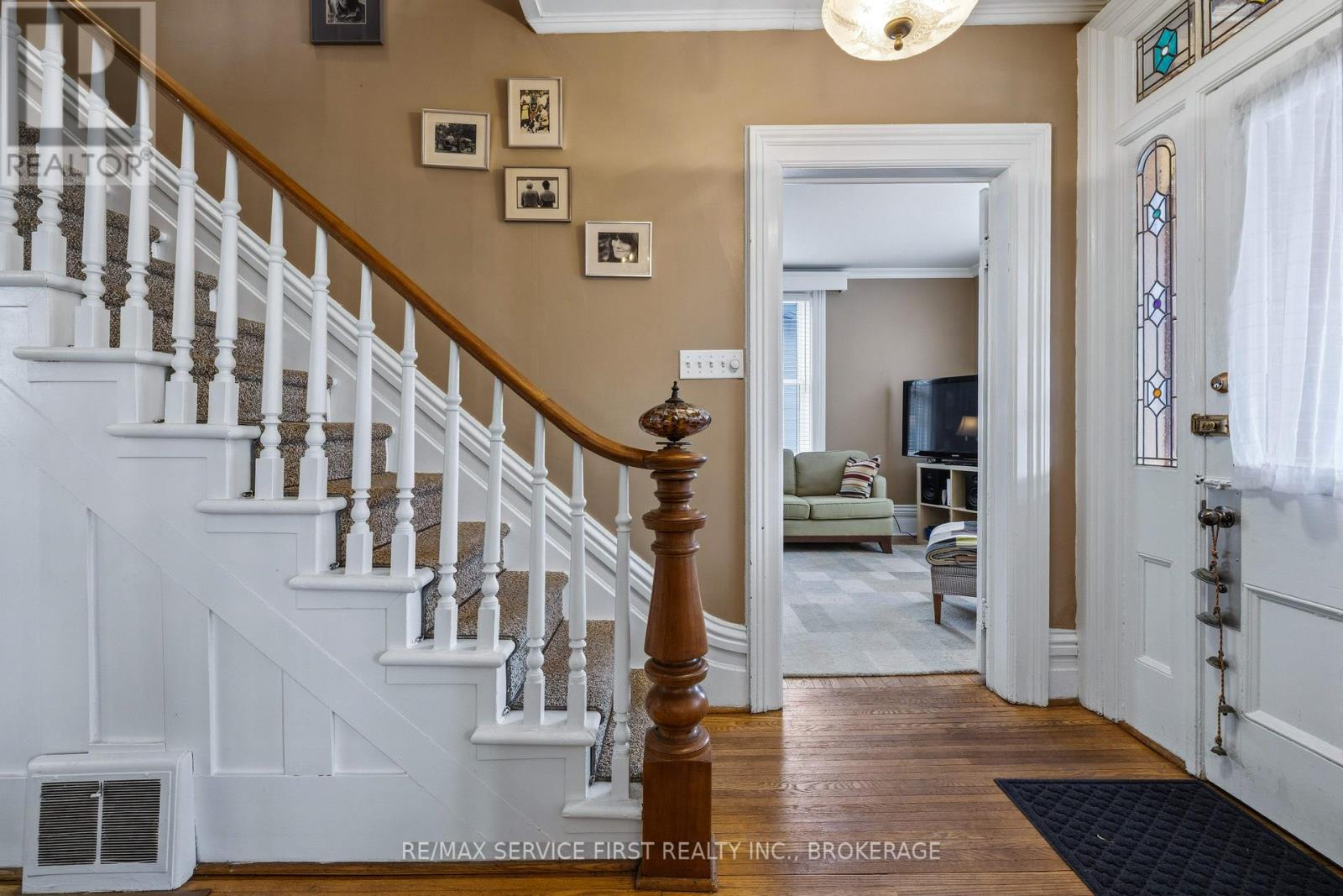 15 GRAHAM STREET E - 26